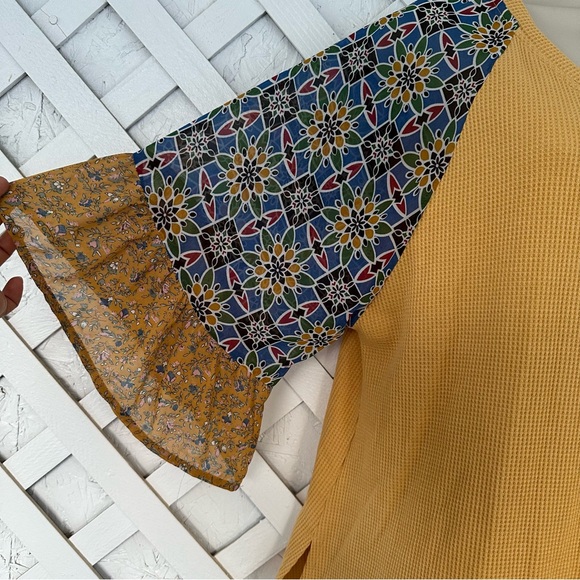 UMGEE Waffle Knit V-Neck Bell Sleeve Floral Boho Top Yellow Size M - Picture 2 of 7